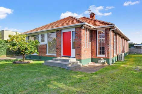 Photo of property in 59 Weston Avenue, Roslyn, Palmerston North, 4414