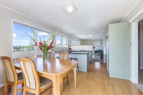 Photo of property in 1/54 Knights Road, Rothesay Bay, Auckland, 0630