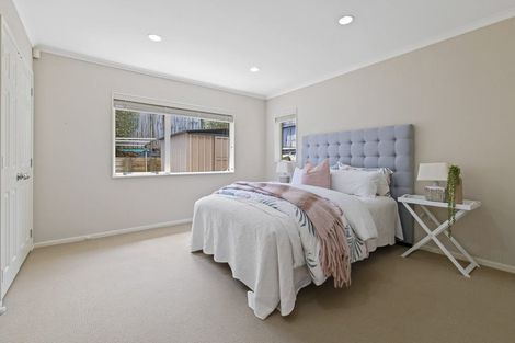 Photo of property in 14 Beros Place, Flat Bush, Auckland, 2016