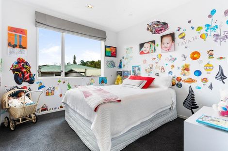 Photo of property in 16b Neil Avenue, Te Atatu Peninsula, Auckland, 0610