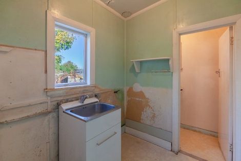 Photo of property in 30 Anzac Avenue, Onekawa, Napier, 4110