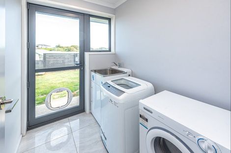 Photo of property in 23 Golf Vue Place, Castlecliff, Whanganui, 4501