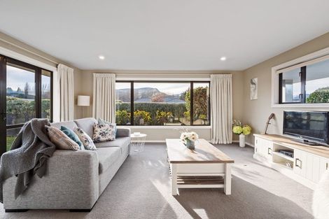 Photo of property in 1 Manorburn Place, Lake Hayes, Queenstown, 9304