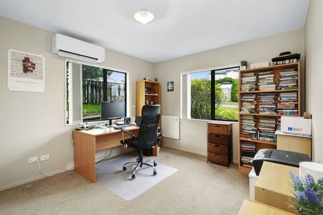 Photo of property in 2 Pikitanga Close, Tawa, Wellington, 5028