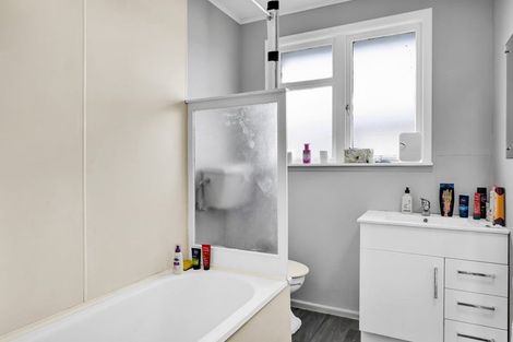 Photo of property in 27 Reid Avenue, Hawera, 4610