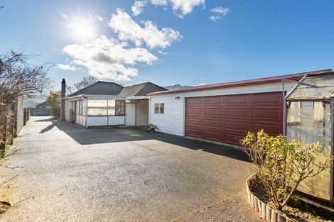 Photo of property in 15 Hay Street, Wainuiomata, Lower Hutt, 5014