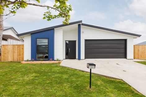 Photo of property in 3 Sardinia Grove, Fitzherbert, Palmerston North, 4410