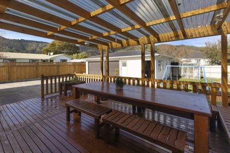 Photo of property in 104 Kowhai Street, Naenae, Lower Hutt, 5011