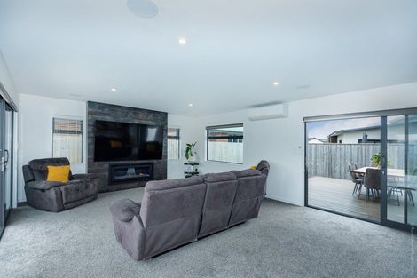 Photo of property in 14 Blue Gum Place, New Brighton, Christchurch, 8083