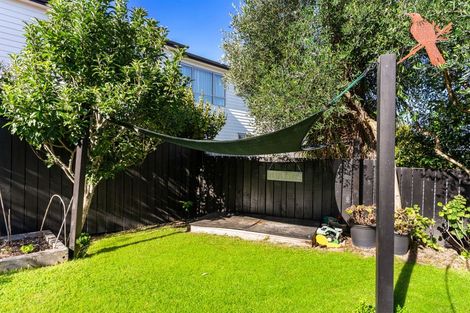 Photo of property in 2/16 Kenmure Avenue, Forrest Hill, Auckland, 0620