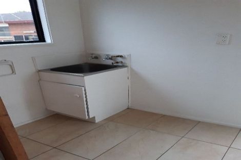 Photo of property in 2/7 Barbados Drive, Unsworth Heights, Auckland, 0632