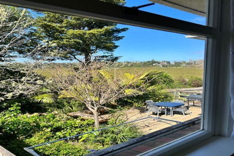 Photo of property in 2/20 Saint Peters Street, Northcote, Auckland, 0627