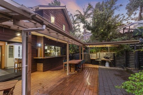 Photo of property in 9 Longfellow Parade, Glen Eden, Auckland, 0604