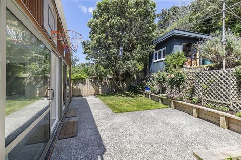 Photo of property in 118 Breaker Bay Road, Breaker Bay, Wellington, 6022