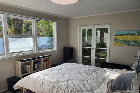 Photo of property in 50 Heathcote Road, Castor Bay, Auckland, 0620