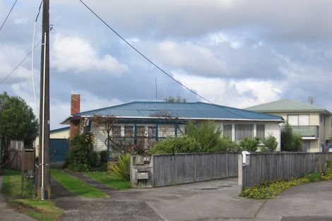 Photo of property in 14 Edgerton Road, Te Atatu Peninsula, Auckland, 0610