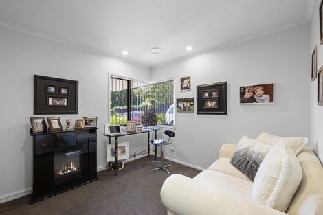 Photo of property in 10a Long Place, Frankleigh Park, New Plymouth, 4310