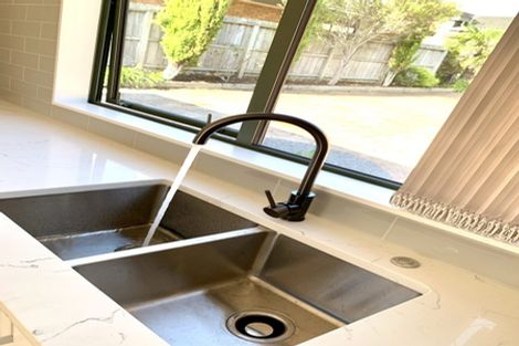 Photo of property in 11 San Ambrosio Rise, Henderson, Auckland, 0612