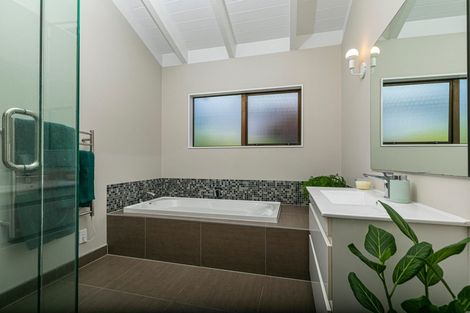 Photo of property in 6 Lingham Crescent, Torbay, Auckland, 0630