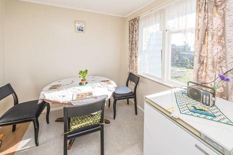 Photo of property in 21 Gibbons Crescent, Castlecliff, Whanganui, 4501