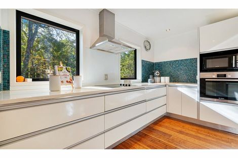 Photo of property in 17a Atkinson Road, Titirangi, Auckland, 0604