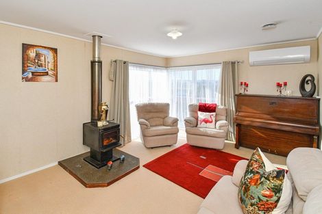 Photo of property in 14 Valencia Place, Manurewa, Auckland, 2102