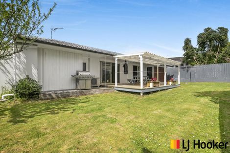 Photo of property in 16 Damian Way, Weymouth, Auckland, 2103