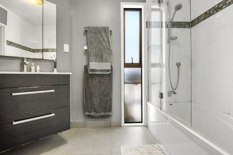 Photo of property in 412 Taupaki Road, Kumeu, 0892