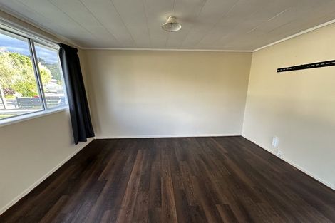 Photo of property in 10 Ponderosa Grove, Maoribank, Upper Hutt, 5018