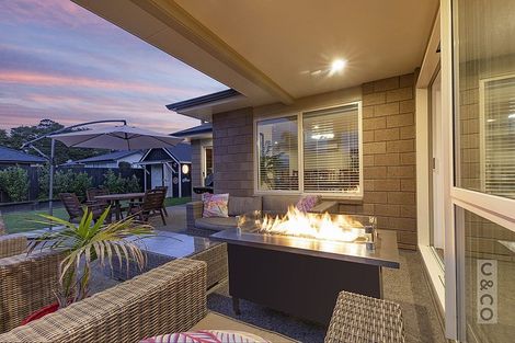 Photo of property in 8 Larmer Drive, Kumeu, 0810