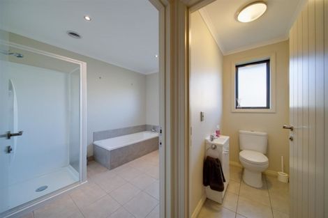 Photo of property in 33 Alice Burn Drive, Luggate, Cromwell, 9383