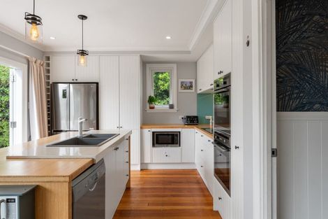 Photo of property in 16 Waru Street, Khandallah, Wellington, 6035