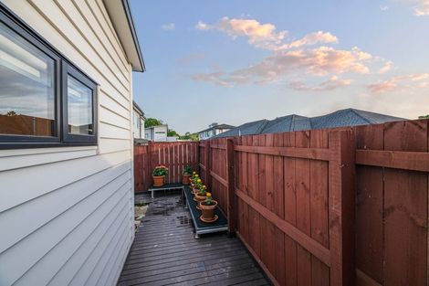 Photo of property in 5a Woodside Road, Massey, Auckland, 0614