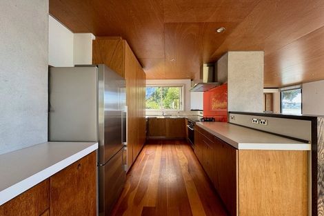 Photo of property in 15b Seaview Road, Paremata, Porirua, 5024