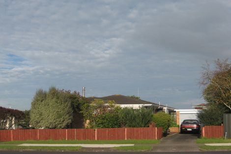 Photo of property in 2/7 Cascades Road, Pakuranga Heights, Auckland, 2010