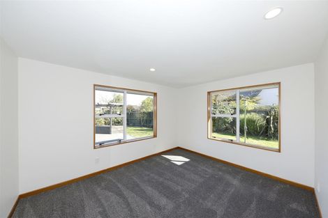 Photo of property in 15 Millcroft Place, Parklands, Christchurch, 8083