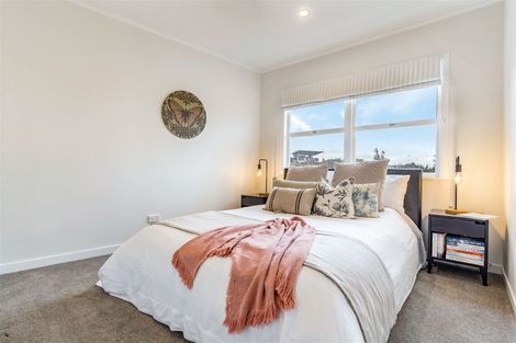 Photo of property in 15 Camelot Place, Glenfield, Auckland, 0629