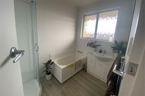 Photo of property in 105a-b Hillcrest Road, Raumati Beach, Paraparaumu, 5032