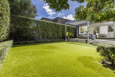 Photo of property in 28 Muritai Road, Milford, Auckland, 0620