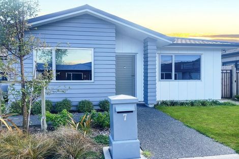 Photo of property in 7 Ron Fawcett Way, Wainuiomata, Lower Hutt, 5014