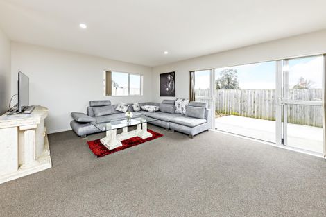 Photo of property in 30 Popokatea Drive, Takanini, 2112