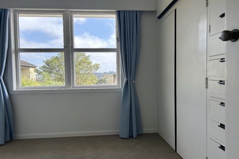 Photo of property in 392 Glenfield Road, Glenfield, Auckland, 0629