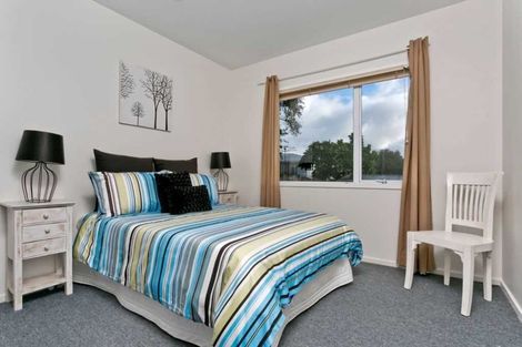 Photo of property in 12a Montgomery Avenue, Rothesay Bay, Auckland, 0630