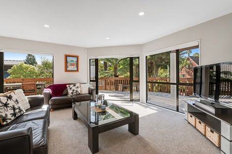 Photo of property in 8 Saint Lucia Place, Unsworth Heights, Auckland, 0632