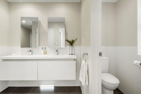 Photo of property in 18 Lemon Grove Lane, Greenhithe, Auckland, 0632