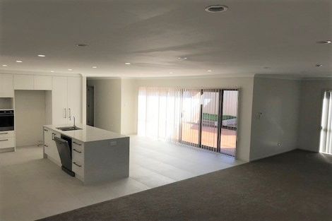 Photo of property in 35 Riverglade Parkway, Te Atatu South, Auckland, 0610