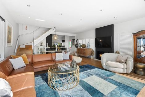 Photo of property in 31 Church Street, Northcote Point, Auckland, 0627