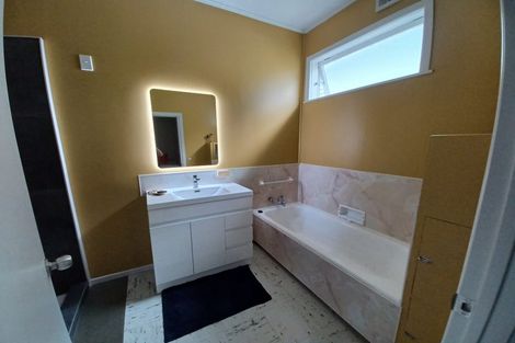 Photo of property in 15 Huia Road, Point Chevalier, Auckland, 1022