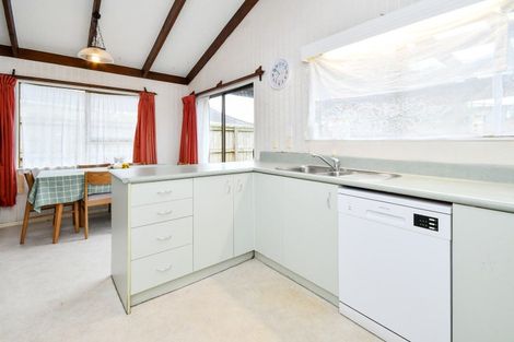 Photo of property in 8 Zenith Place, Conifer Grove, Takanini, 2112