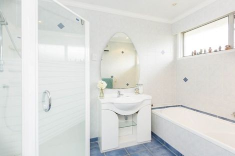 Photo of property in 4 Vista Crescent, Maoribank, Upper Hutt, 5018